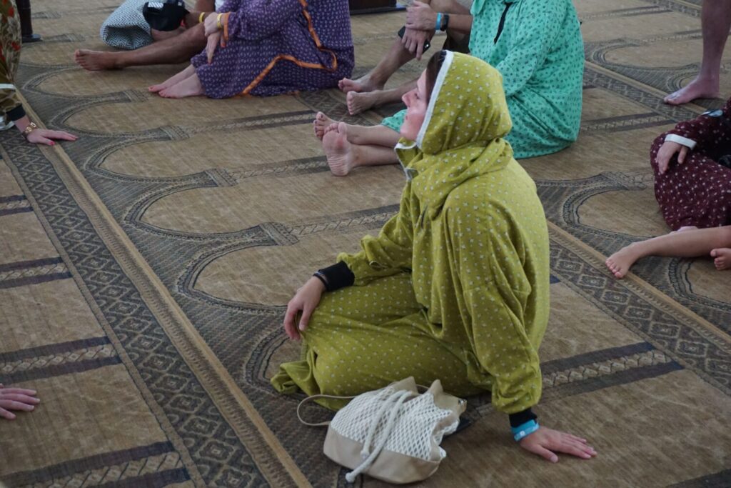 Steffi in der Moschee