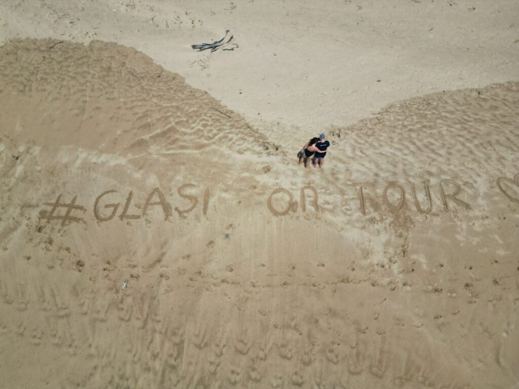 Glasi on Tour